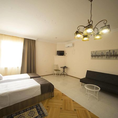 טביליסי Log Inn Boutique Hotel מראה חיצוני תמונה