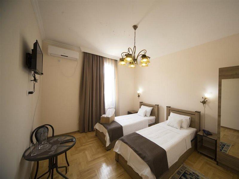 טביליסי Log Inn Boutique Hotel מראה חיצוני תמונה