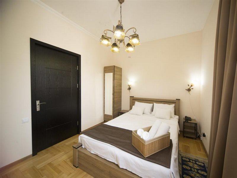 טביליסי Log Inn Boutique Hotel מראה חיצוני תמונה