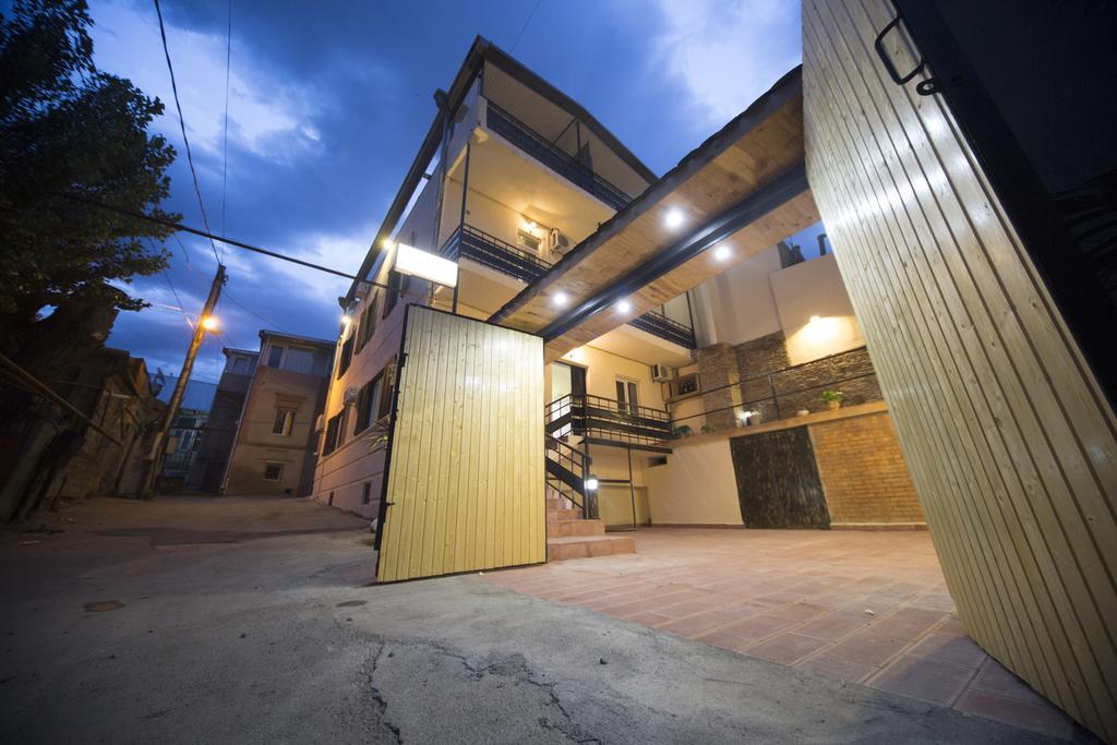 טביליסי Log Inn Boutique Hotel מראה חיצוני תמונה