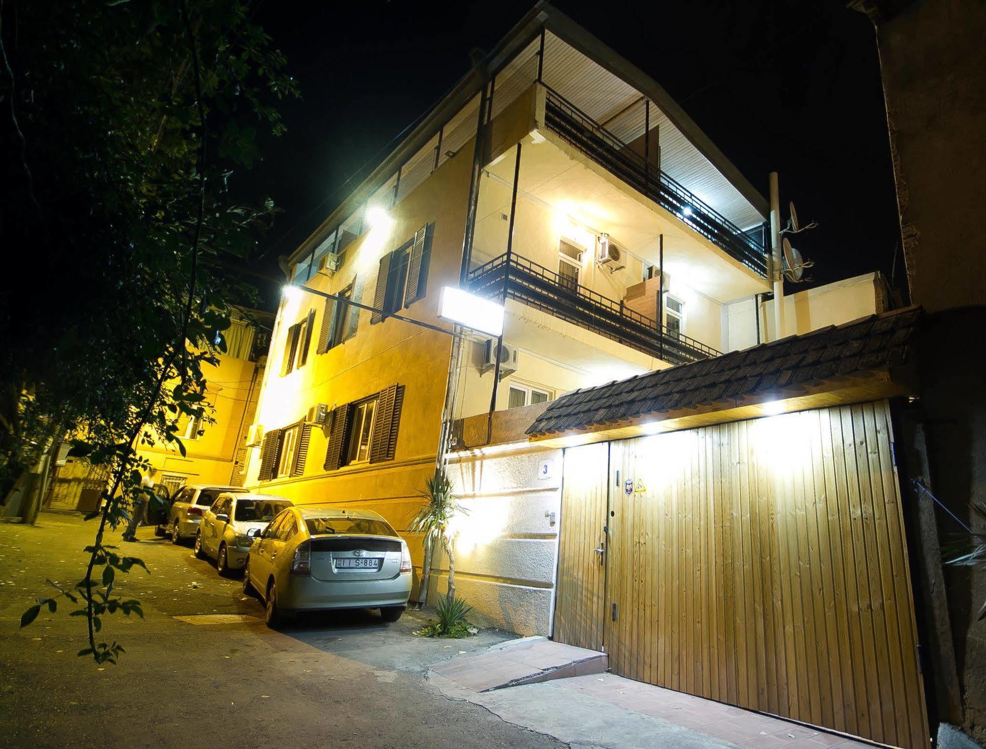 טביליסי Log Inn Boutique Hotel מראה חיצוני תמונה