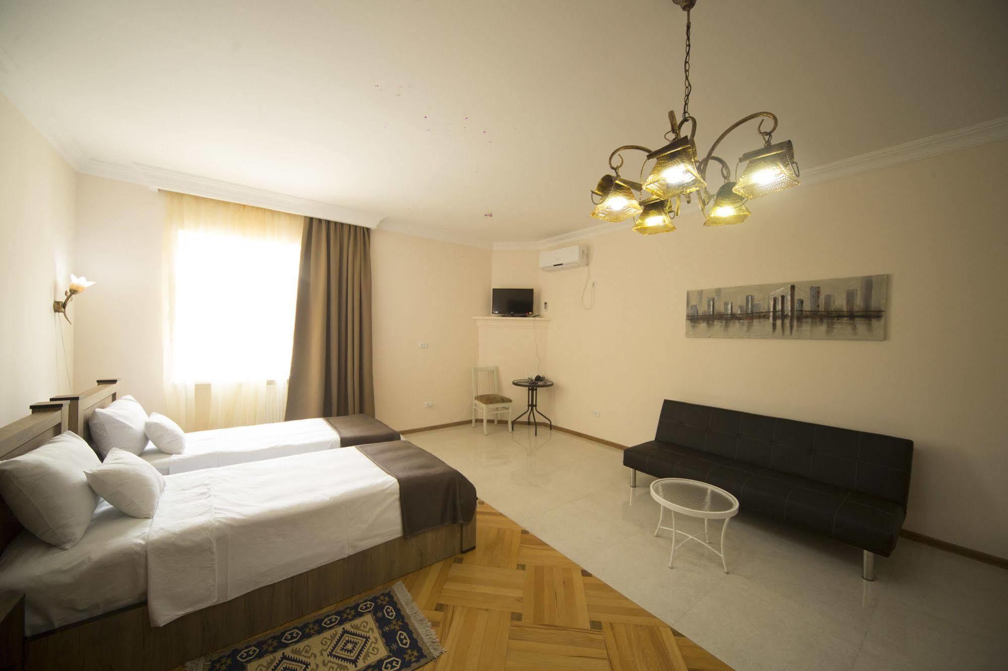 טביליסי Log Inn Boutique Hotel מראה חיצוני תמונה