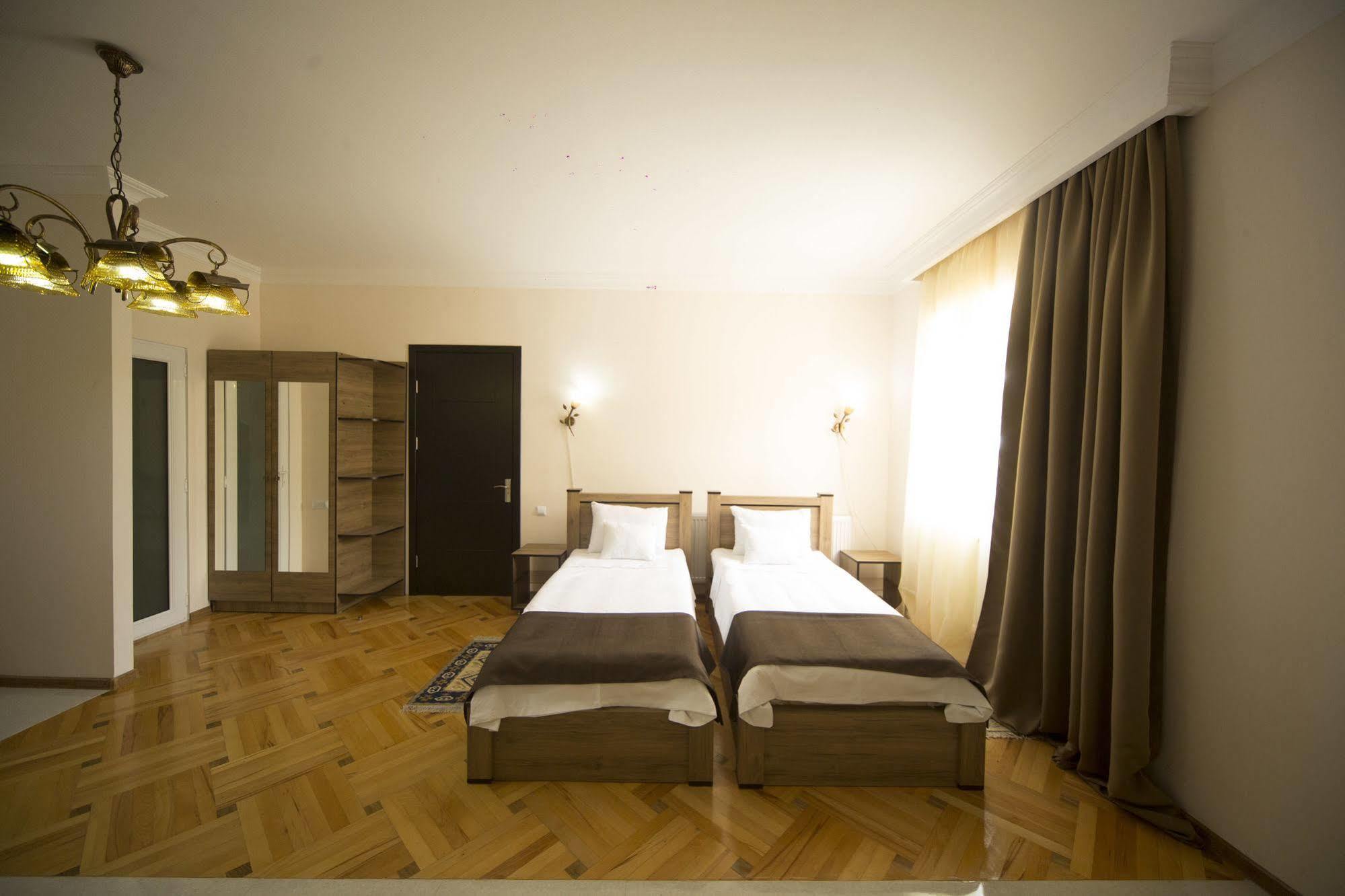 טביליסי Log Inn Boutique Hotel מראה חיצוני תמונה
