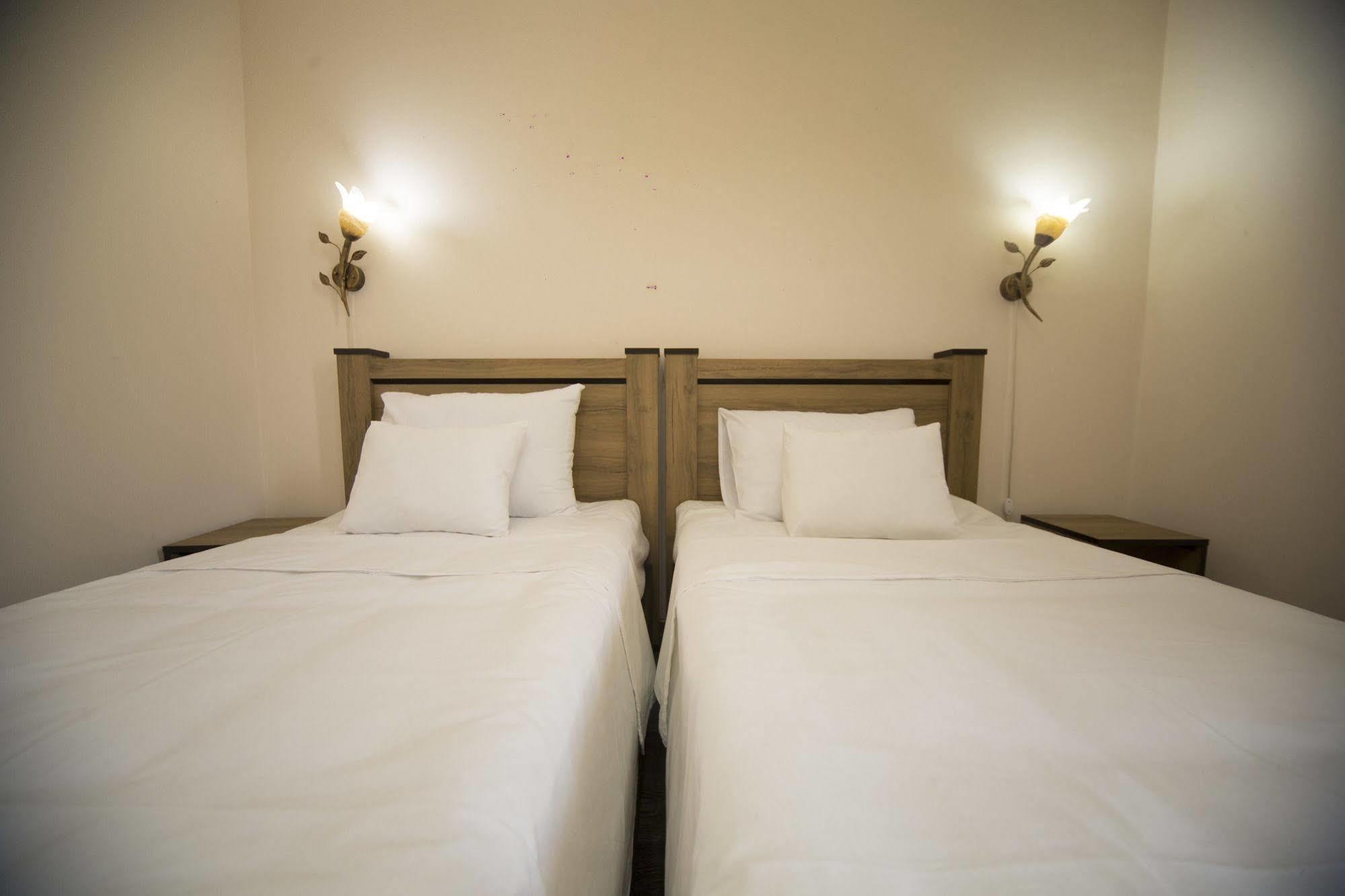 טביליסי Log Inn Boutique Hotel מראה חיצוני תמונה