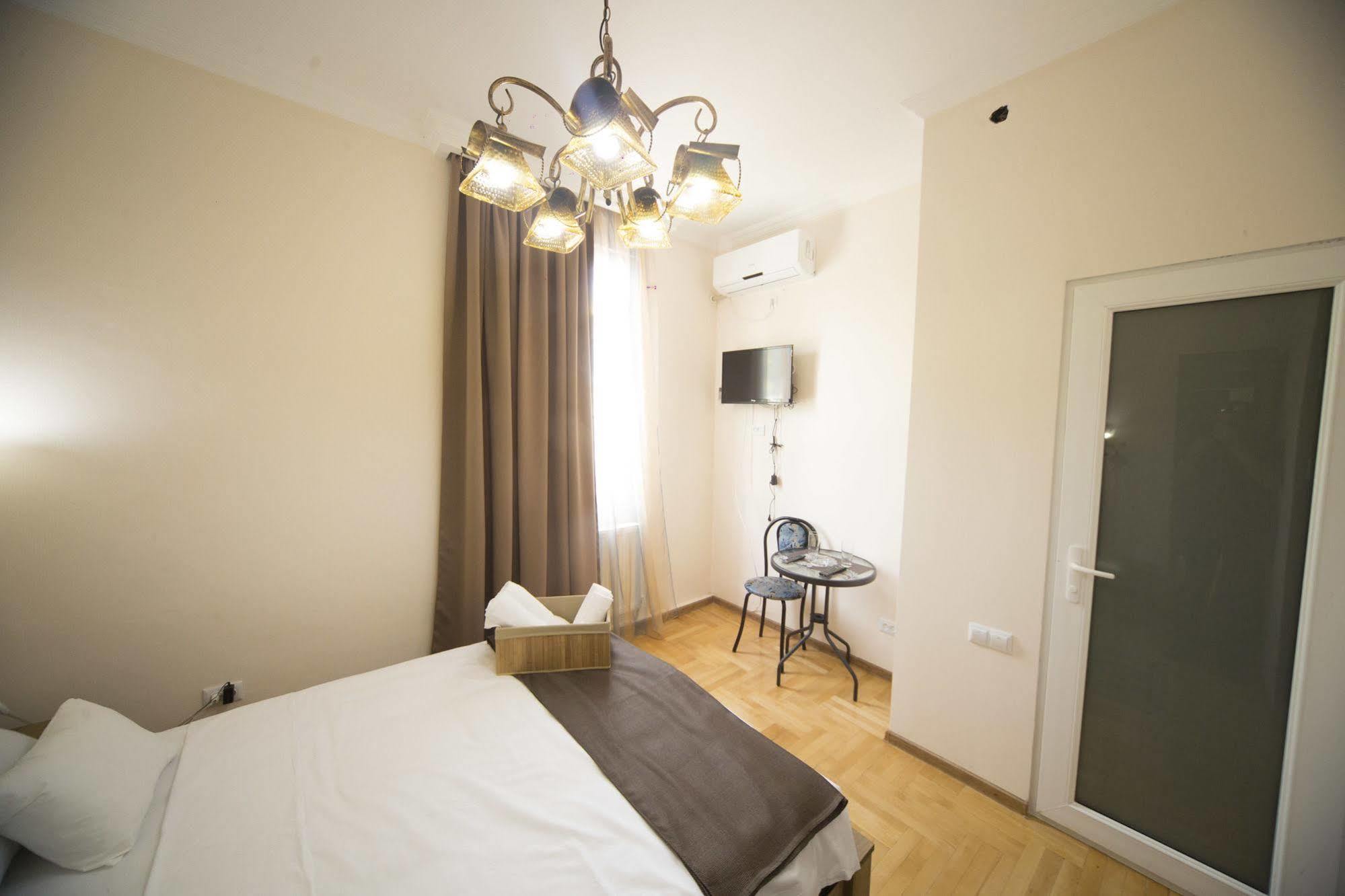 טביליסי Log Inn Boutique Hotel מראה חיצוני תמונה