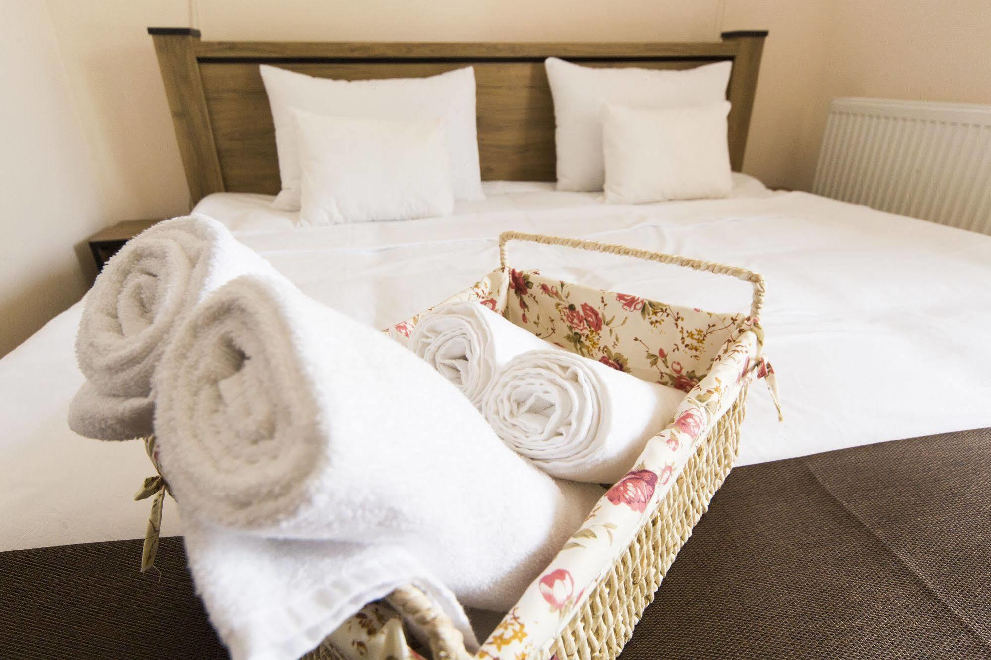 טביליסי Log Inn Boutique Hotel מראה חיצוני תמונה