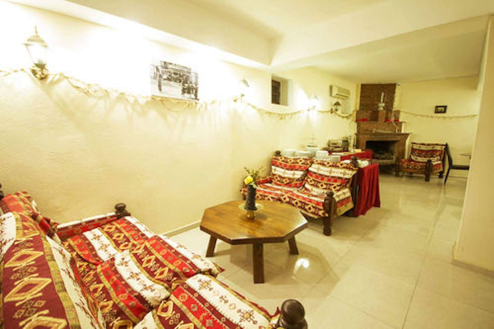 טביליסי Log Inn Boutique Hotel מראה חיצוני תמונה