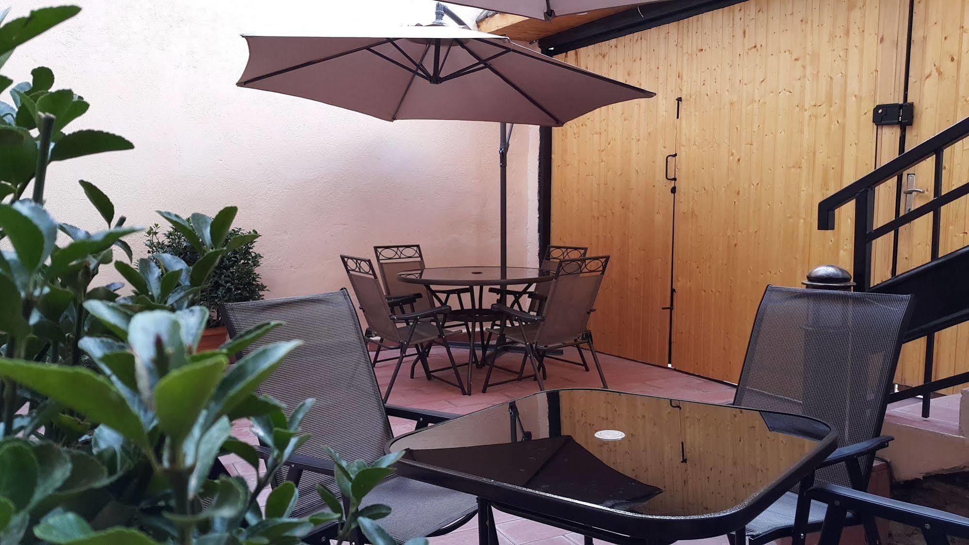 טביליסי Log Inn Boutique Hotel מראה חיצוני תמונה