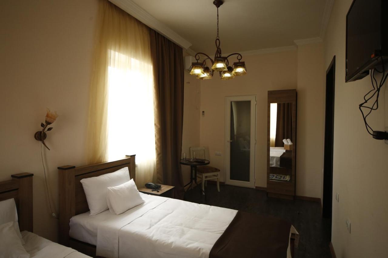 טביליסי Log Inn Boutique Hotel מראה חיצוני תמונה