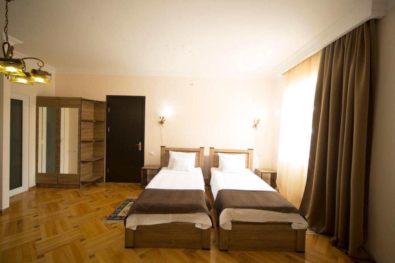 טביליסי Log Inn Boutique Hotel מראה חיצוני תמונה