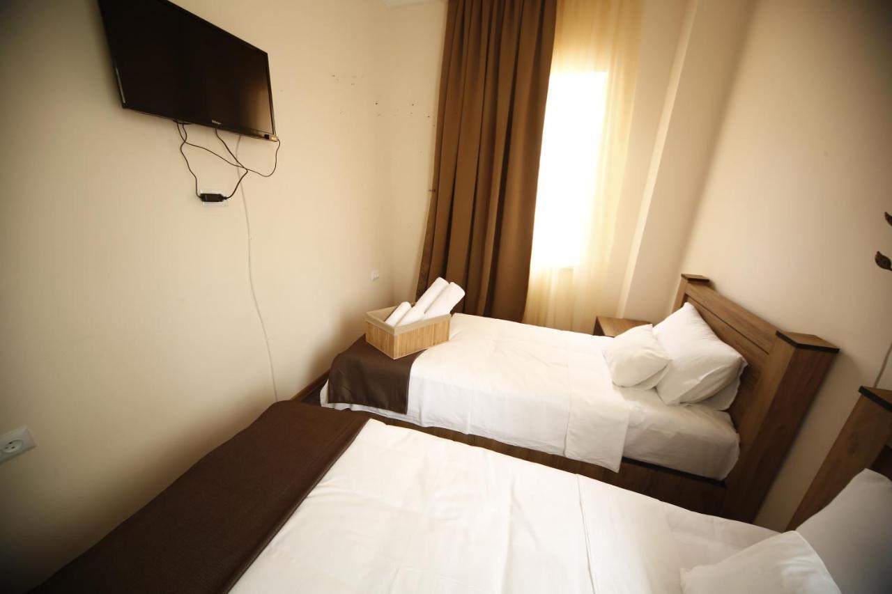 טביליסי Log Inn Boutique Hotel מראה חיצוני תמונה