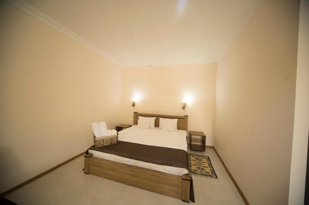 טביליסי Log Inn Boutique Hotel מראה חיצוני תמונה