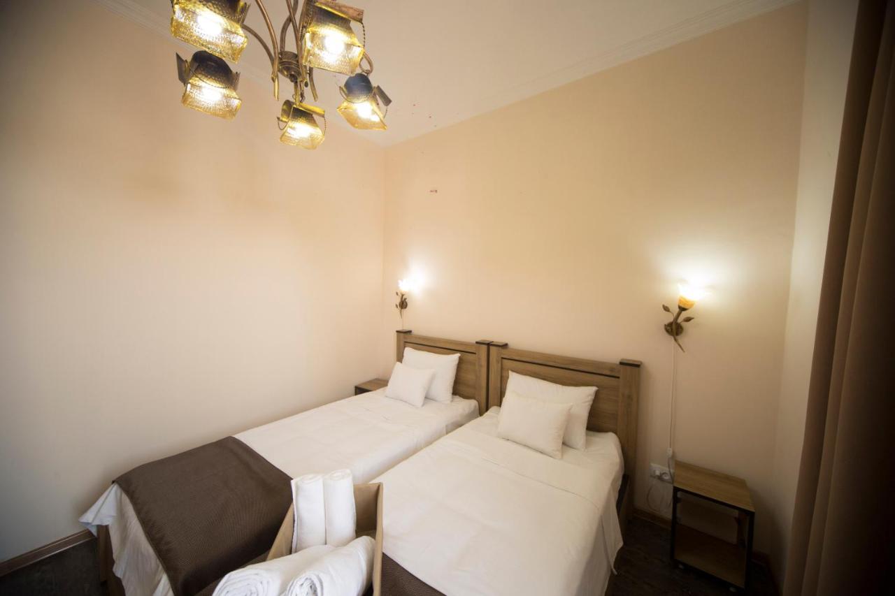 טביליסי Log Inn Boutique Hotel מראה חיצוני תמונה