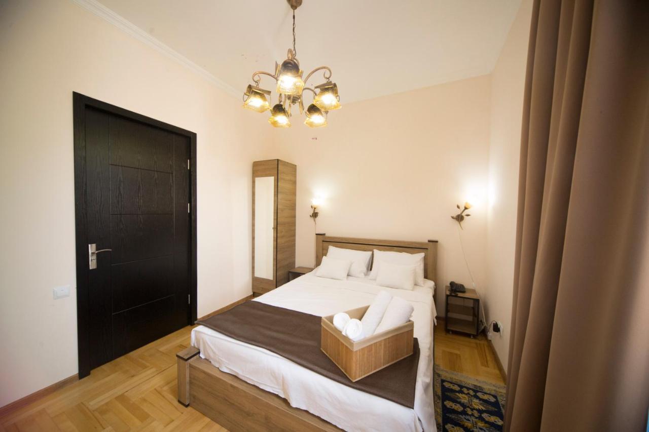 טביליסי Log Inn Boutique Hotel מראה חיצוני תמונה