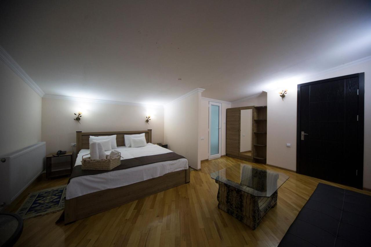 טביליסי Log Inn Boutique Hotel מראה חיצוני תמונה