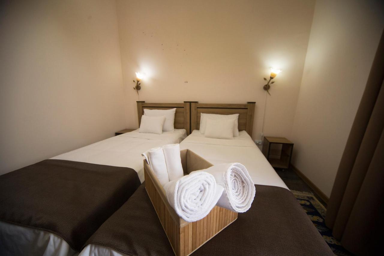 טביליסי Log Inn Boutique Hotel מראה חיצוני תמונה