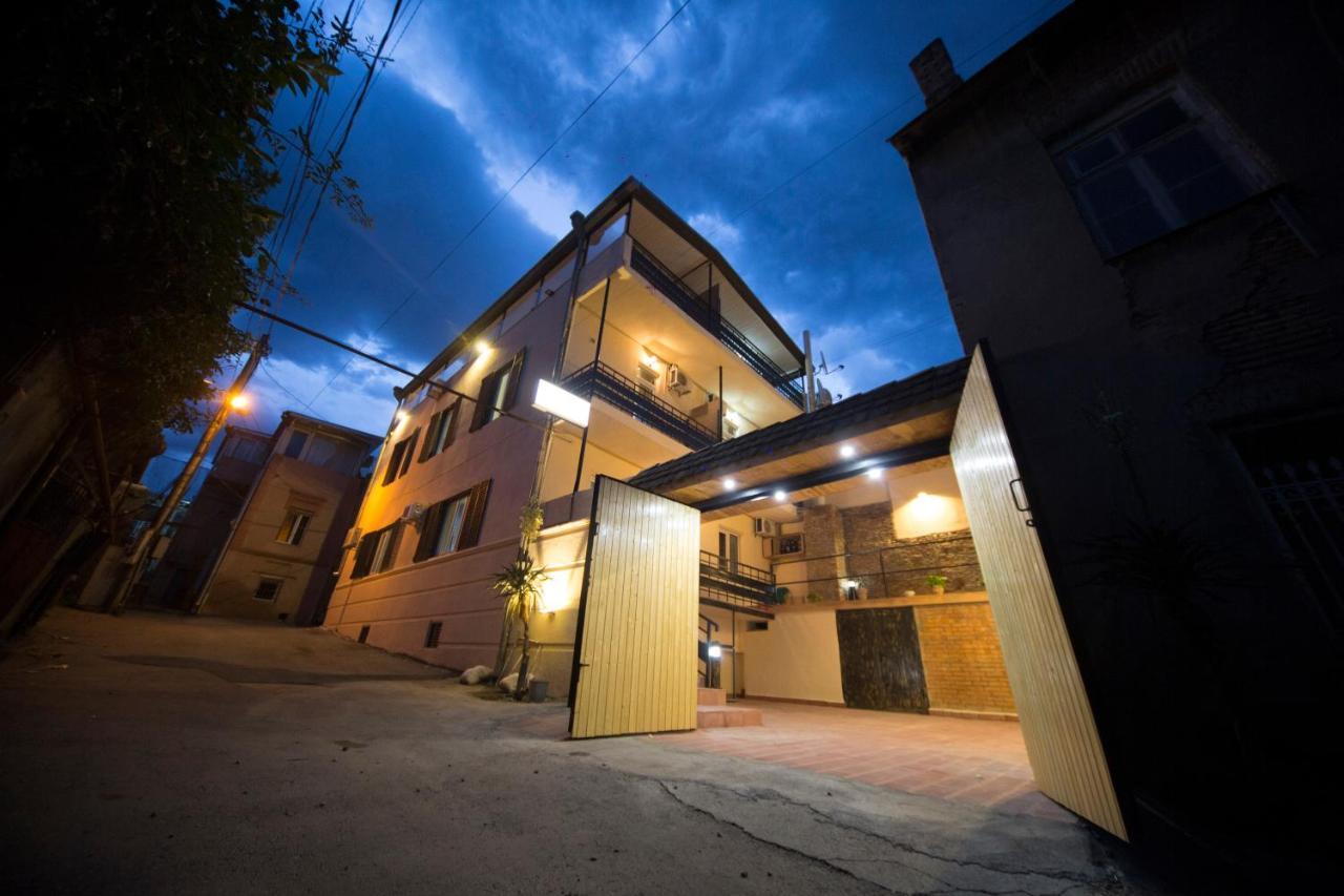 טביליסי Log Inn Boutique Hotel מראה חיצוני תמונה